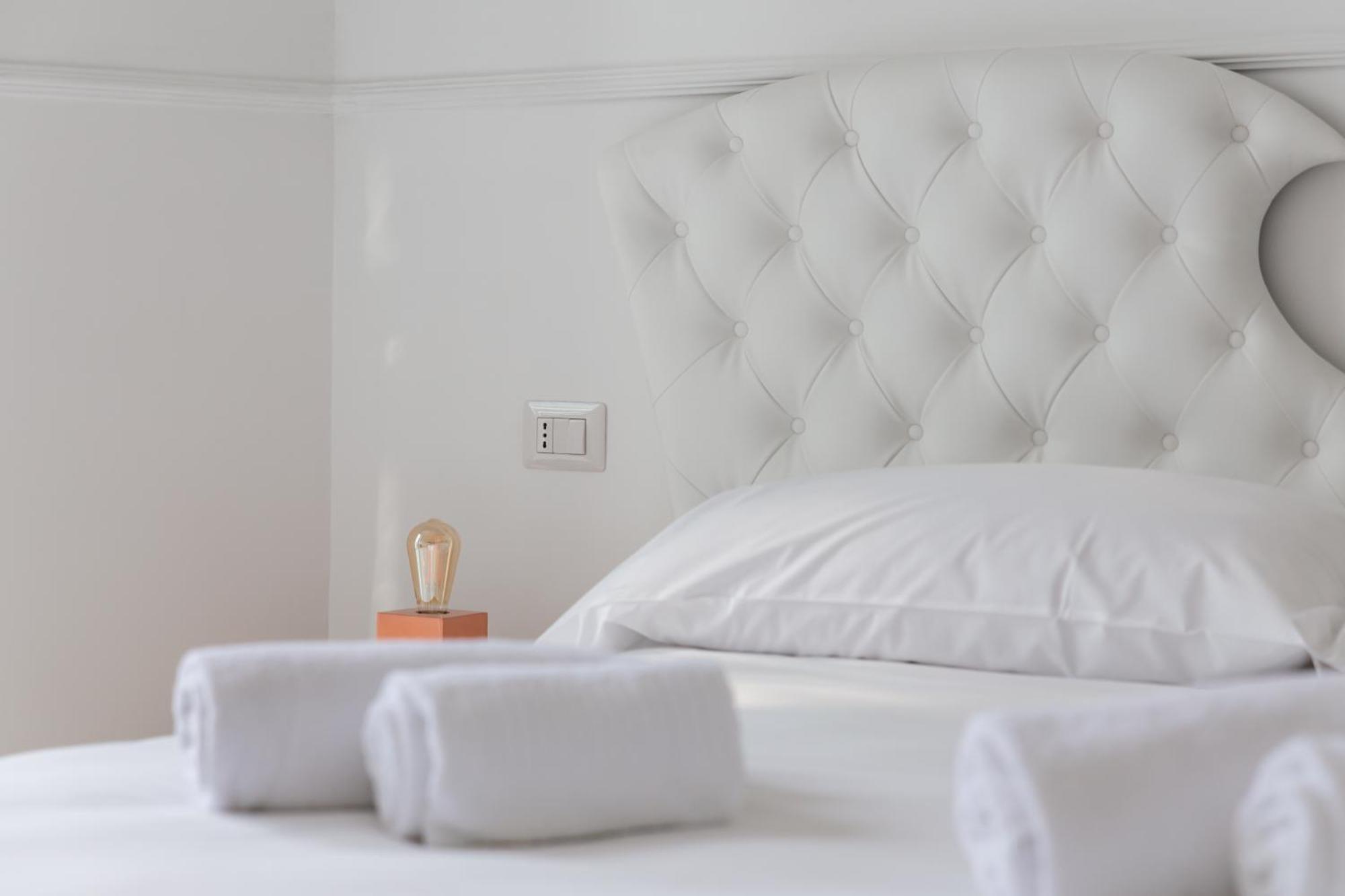 Golden Suites By Dimorra Naples Extérieur photo